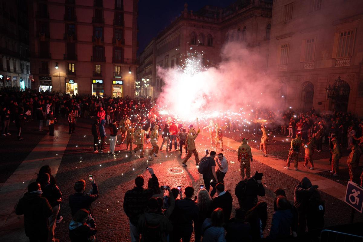 Cercavila conmemorativa de los 425 años de los Gegants del Pi.