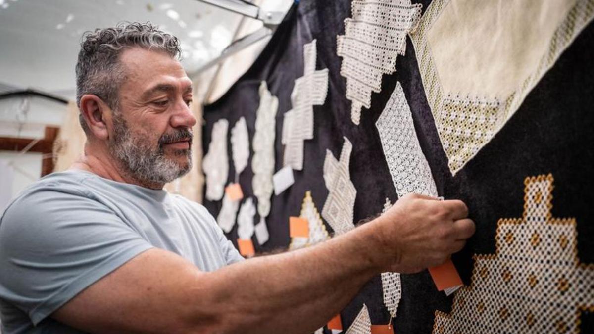 Antonio Rodríguez `mima`sus labores