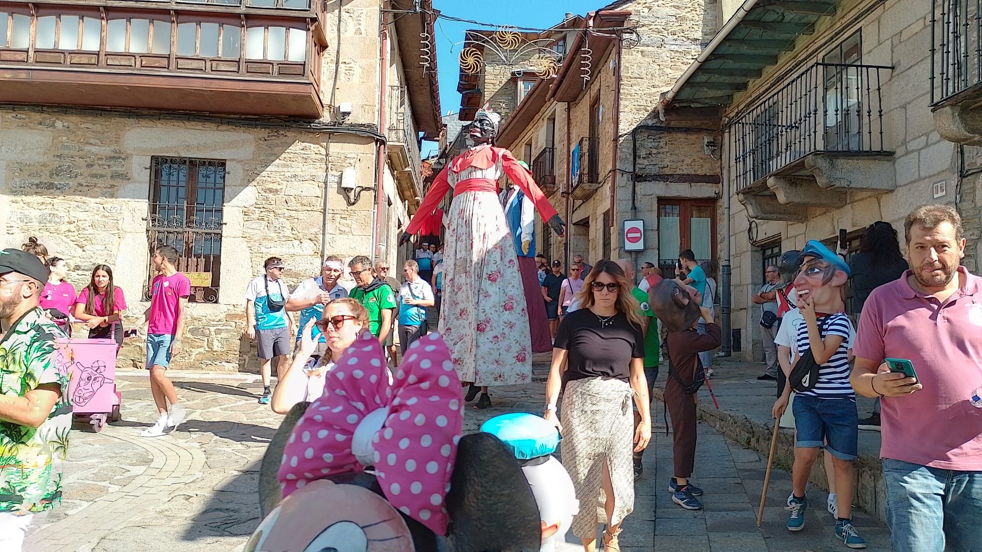 Los Gigantes inundan las calles de Pueblña de Sanabria