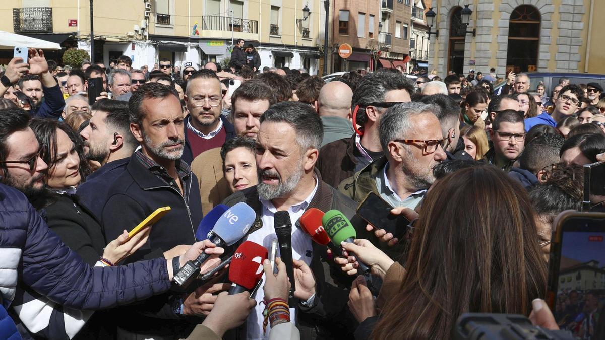 Así han sido los momentos de tensión en el pleno del Ayuntamiento de Alicante por la polémica de las viviendas protegidas