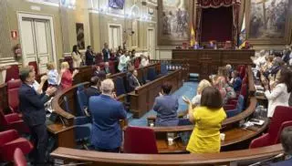 Bandera arcoíris frente a la Borgoña