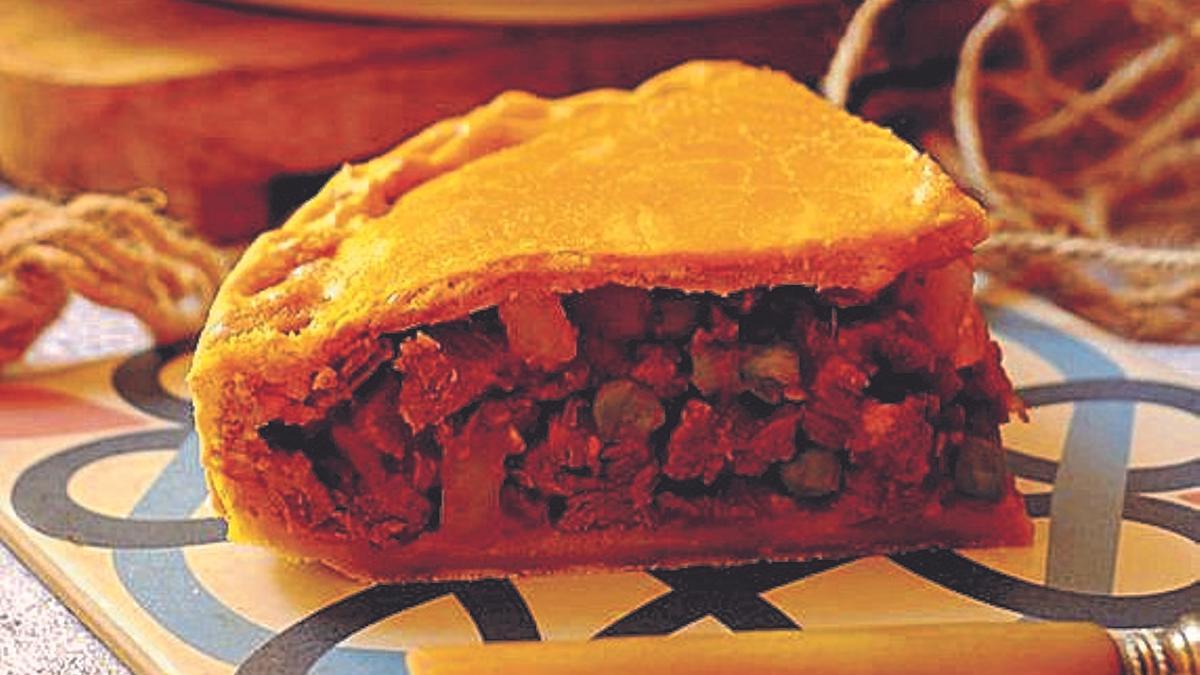 Pastel de carne con curry.