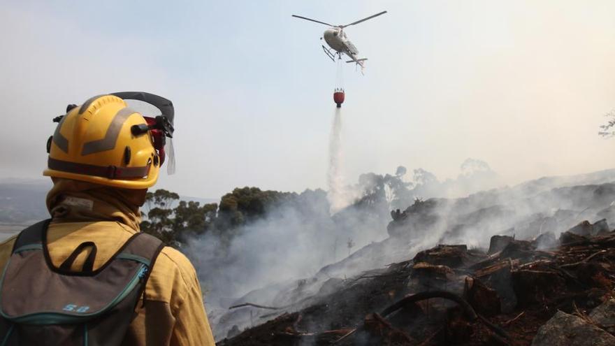 Incendio en la localidad de A Guarda // ADRIÁN IRAGO