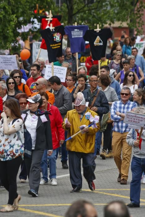 Manifestación "Pasacalles por la digindad" en Gijón