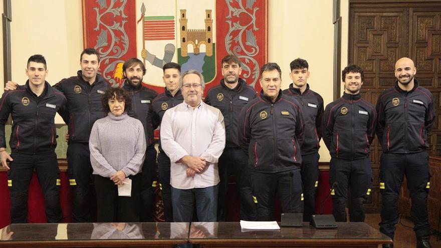 Ocho nuevos bomberos toman posesión en el Ayuntamiento de Zamora.