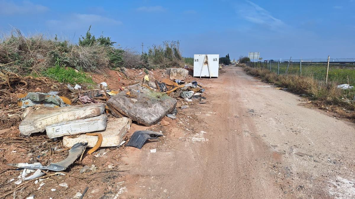 Fotogalería I Las imágenes del macrovertedero junto a la AP-7 en Vila-real
