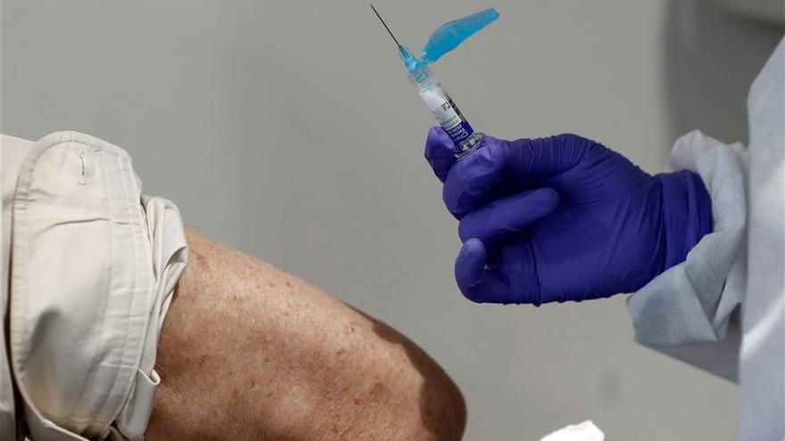 Los jóvenes tendrán que esperar hasta 2022 para vacunarse contra el coronavirus