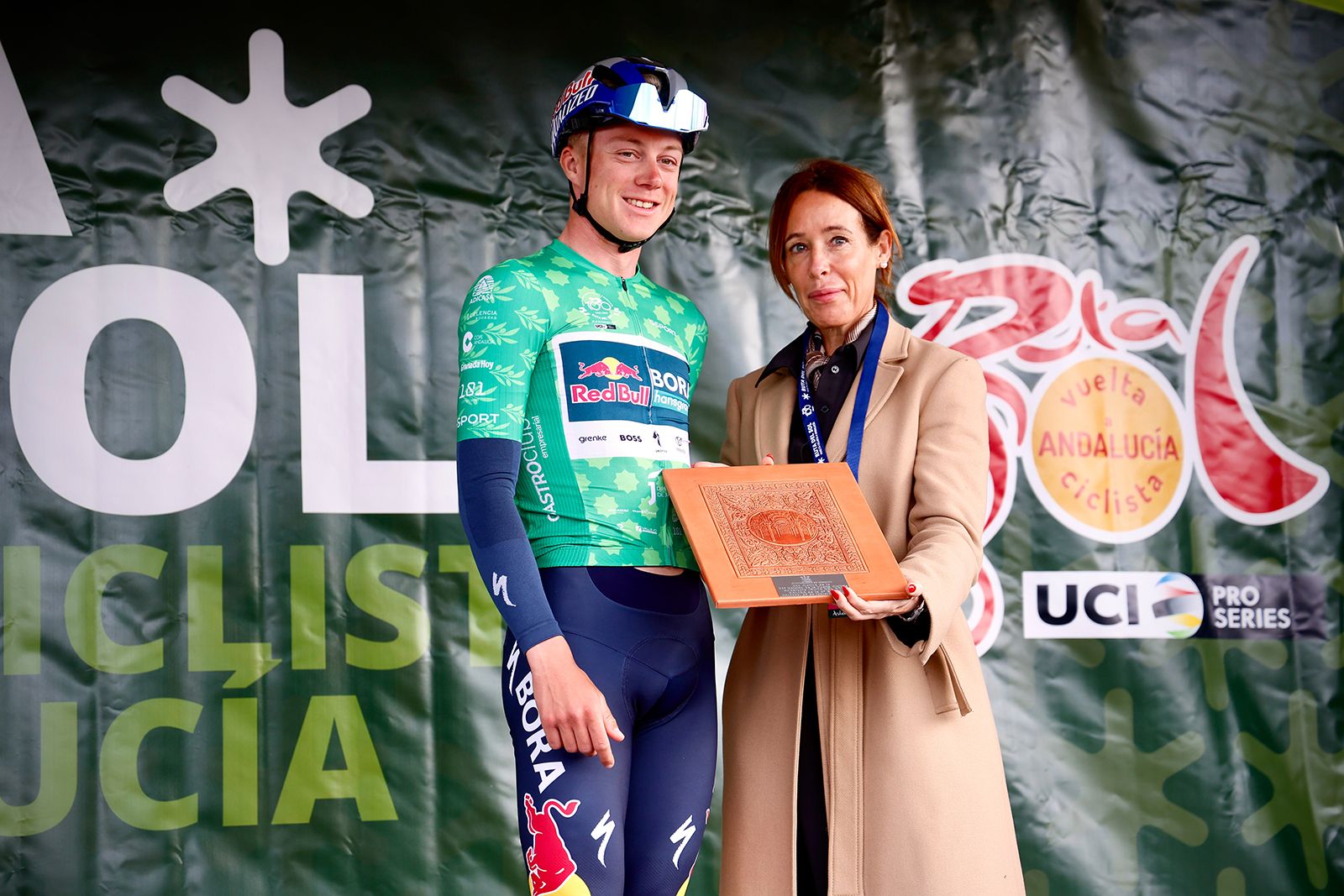 La salida de la etapa de Córdoba de la Vuelta a Andalucía en imágenes