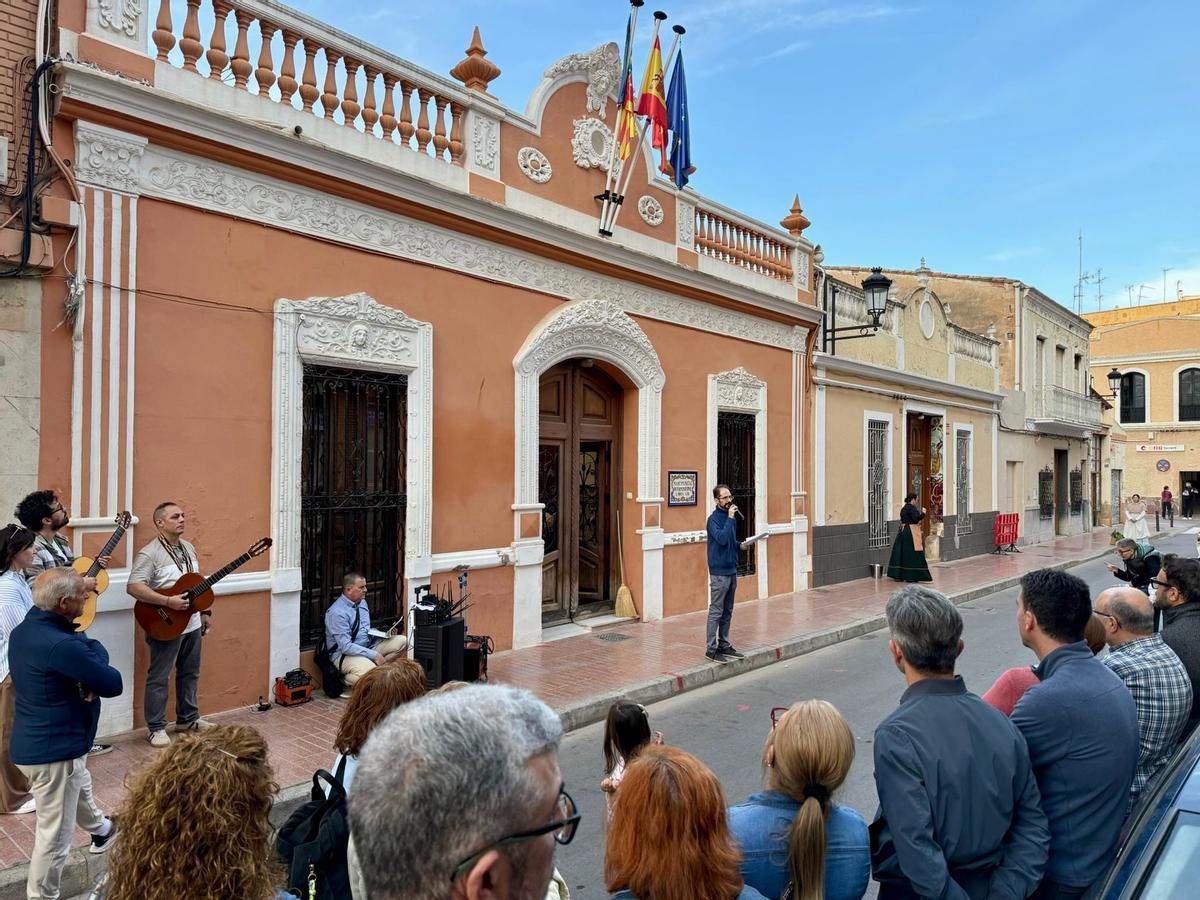 Elinvestigador Tomás Roselló dirigió esta"Ruta edlTemps" aportando datos clave del contexto.