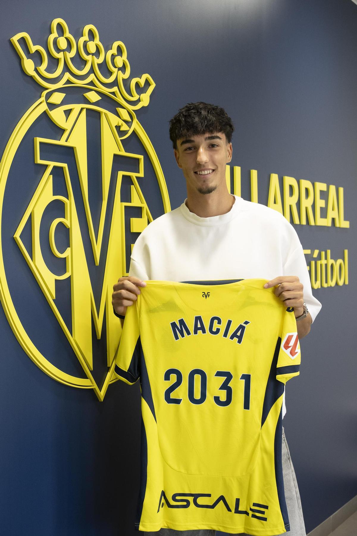 Carlos Maciá, mediocentro renovado con el Villarreal hasta el 2031.
