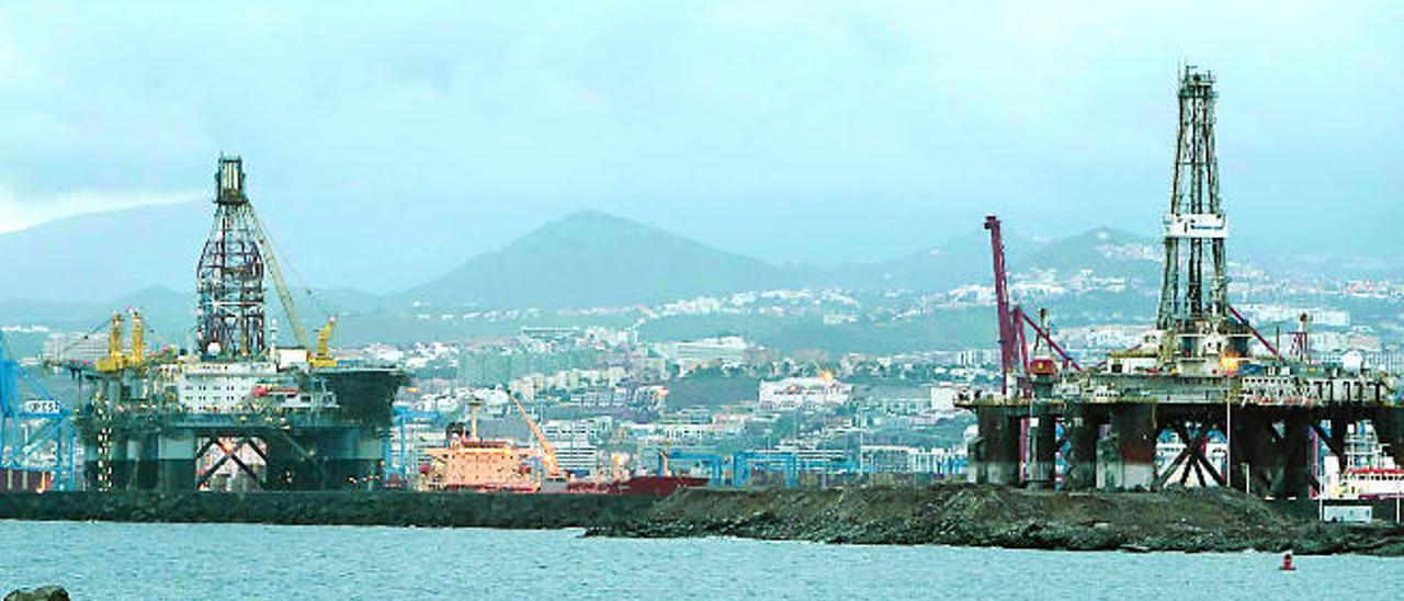 Imagen del Puerto de la Luz y de Las Palmas tomada desde la Zona Franca.