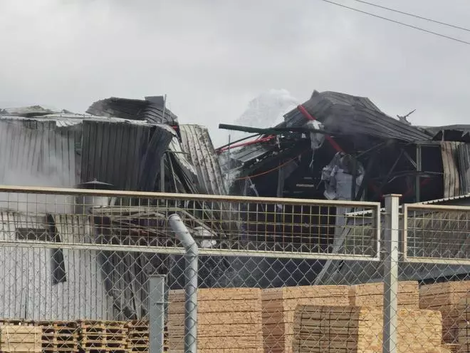 Grave explosión en una nave industrial de Ibi