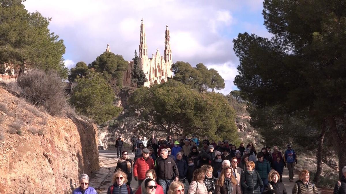 Novelda completa una romería extraordinaria de bajada de la Santa
