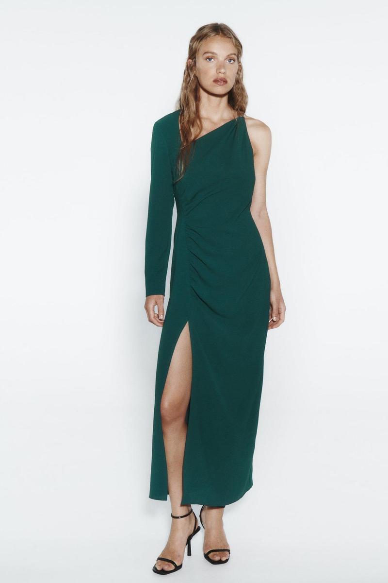 Vestido con escote asimétrico de Zara