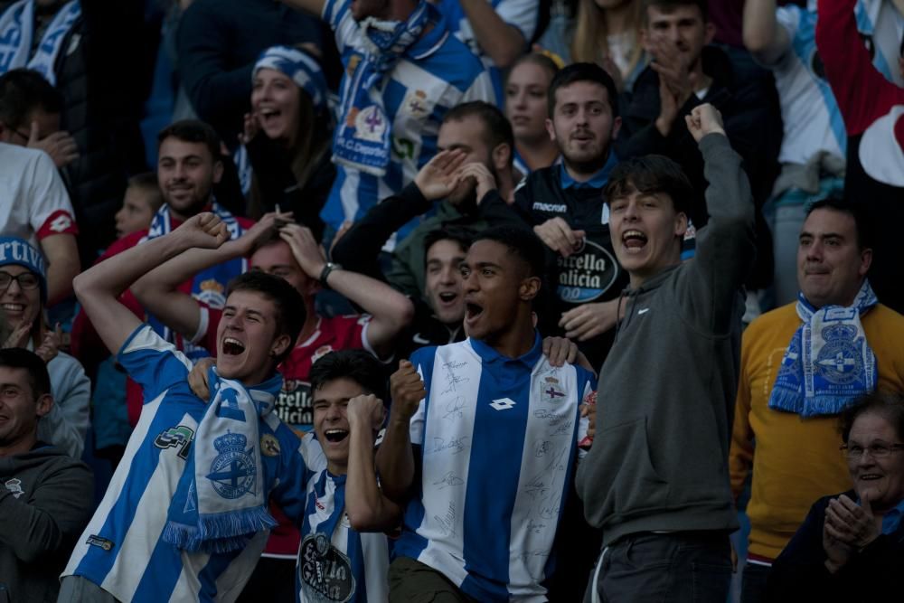 La afición del Dépor llena Riazor ante el Mallorca