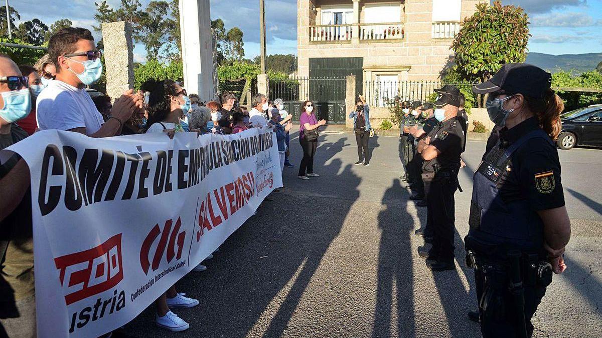 Trabajadores de Thenaisie en una anterior concentración.