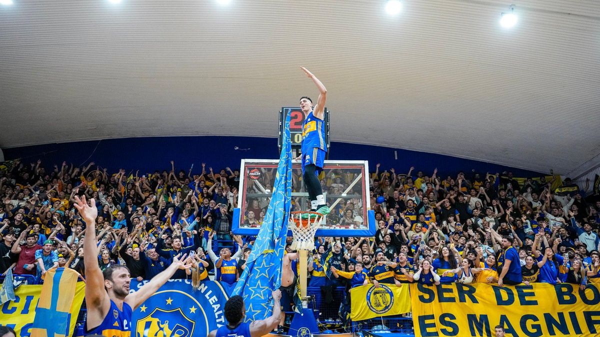 José Vildoza, celebrant els èxits amb Boca.