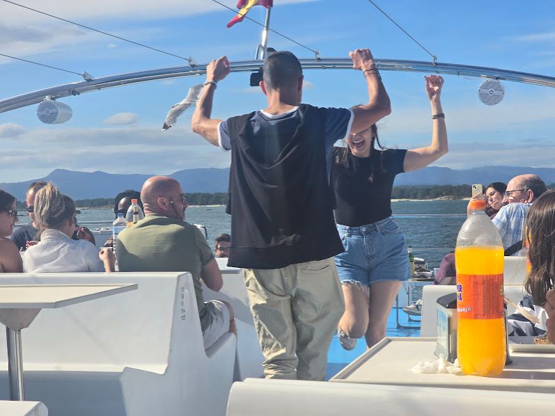 Así se disfruta de los catamaranes de O Grove.