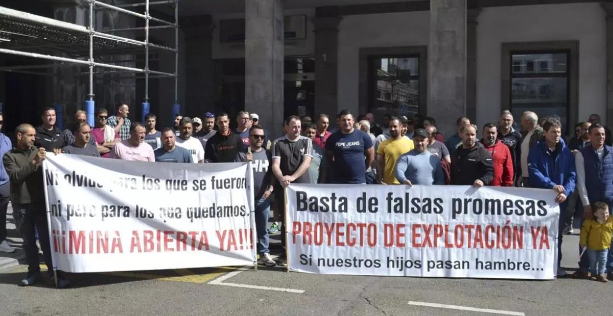 Concentración de los trabajadores la pasada semana en Oviedo.