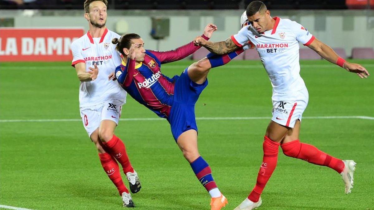 En una acción durante el partido contra el Sevilla