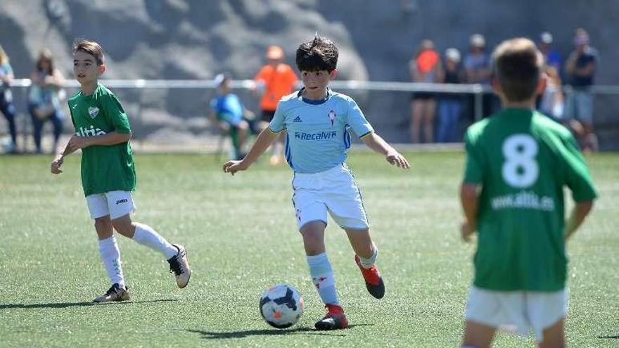 Partido entre Celta y Ural en Monteporreiro. // Gustavo Santos