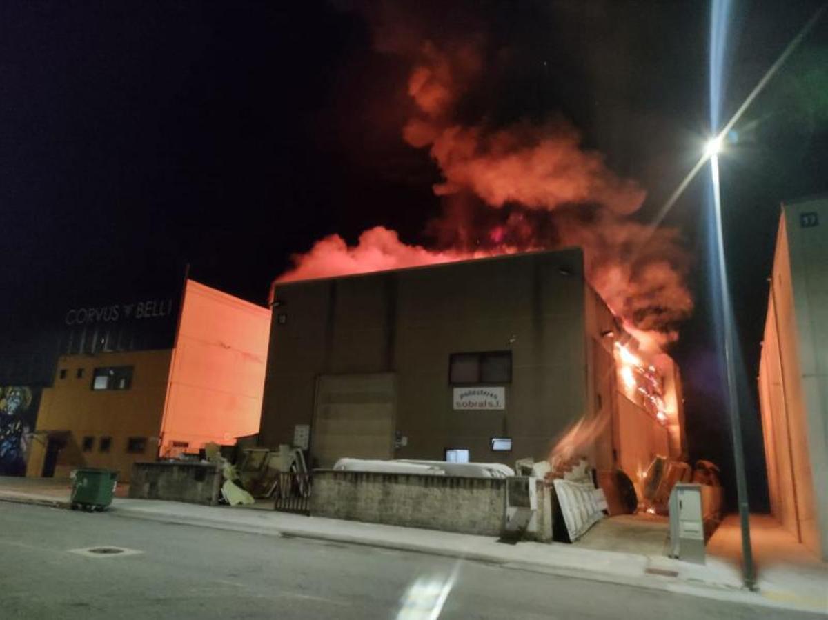 El interior de la nave, ayer, de la empresa Poliésteres Sobral, en el polígono de Castiñeiras. | // G.N.