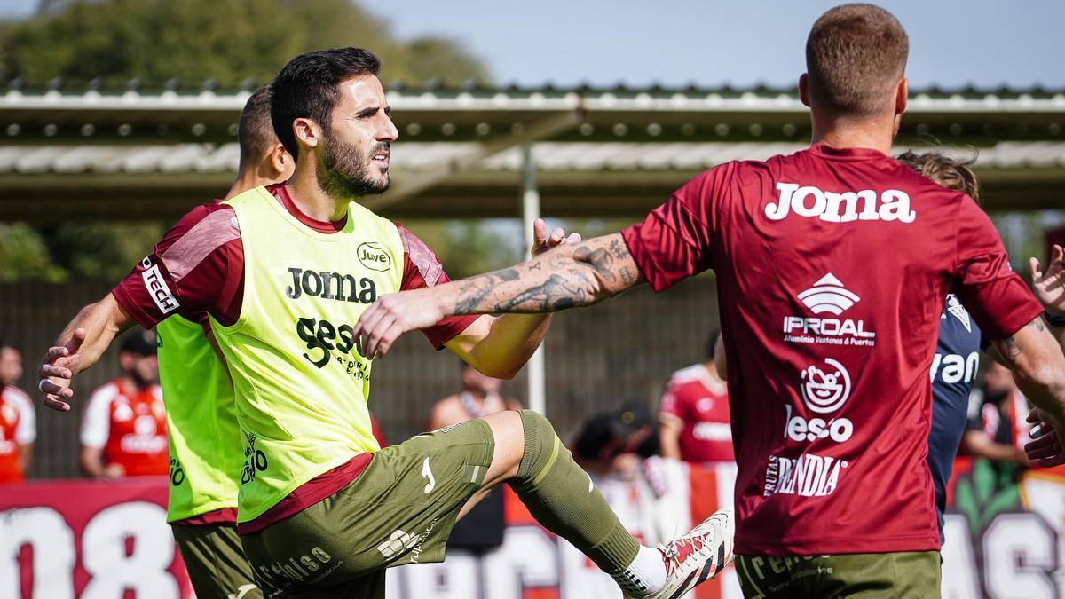 Moyita en el calentamiento del partido de Tarazona.