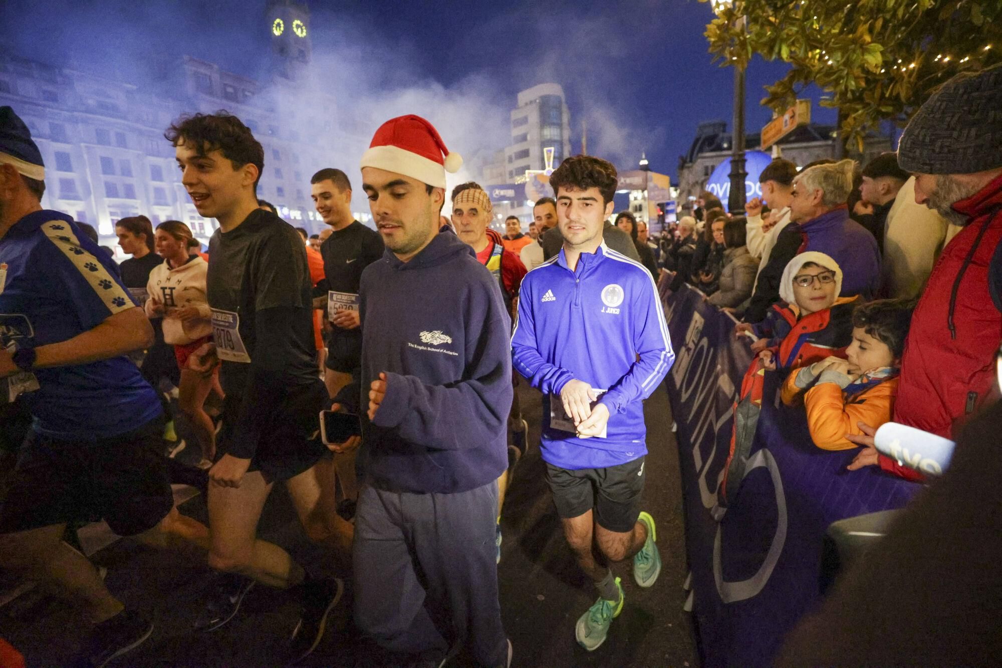EN IMÁGENES: Alejandro Onís y Mariam Benkert saltan del segundo al primer puesto en la San Silvestre de Oviedo