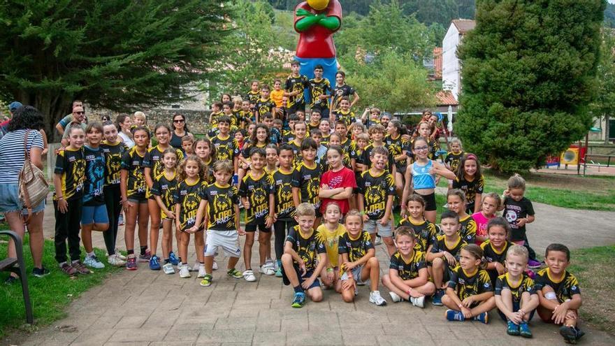 Los "lobitos" toman Salas: la carrera de obstáculos infantil reúne a casi un centenar de pequeños deportistas
