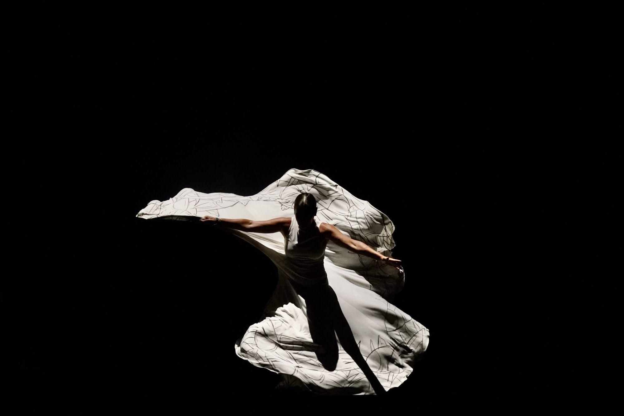 La bailaora gaditana, Sara Baras, durante su espectáculo “Sara Baras, a Paco de Lucía”, Vuela