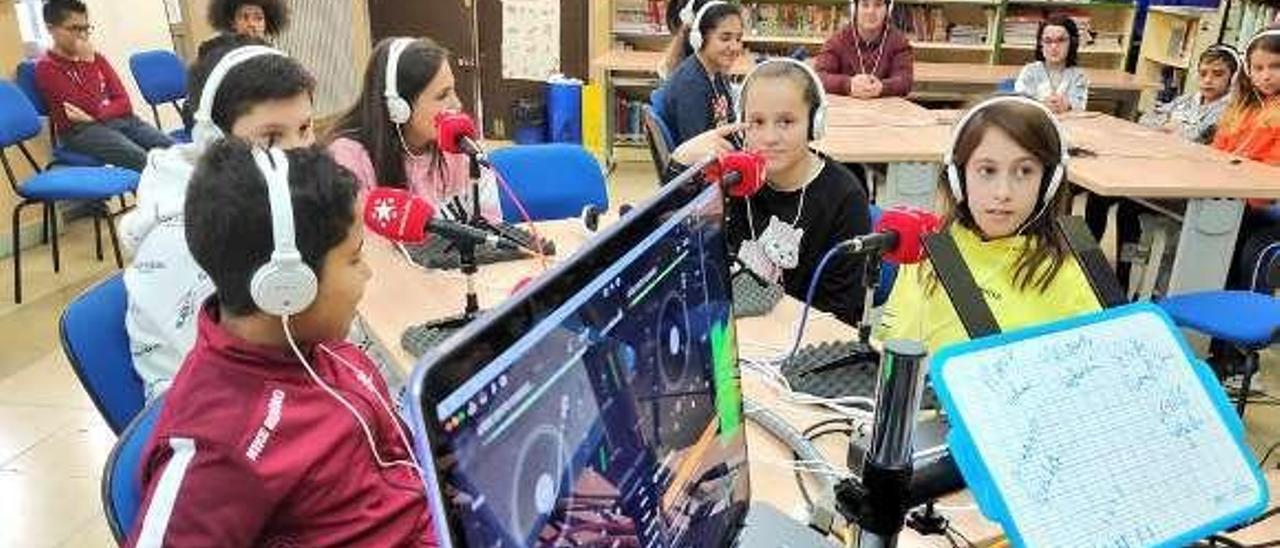 Taller en el colegio de Llaranes, uno de los proyectos STEAM del centro.