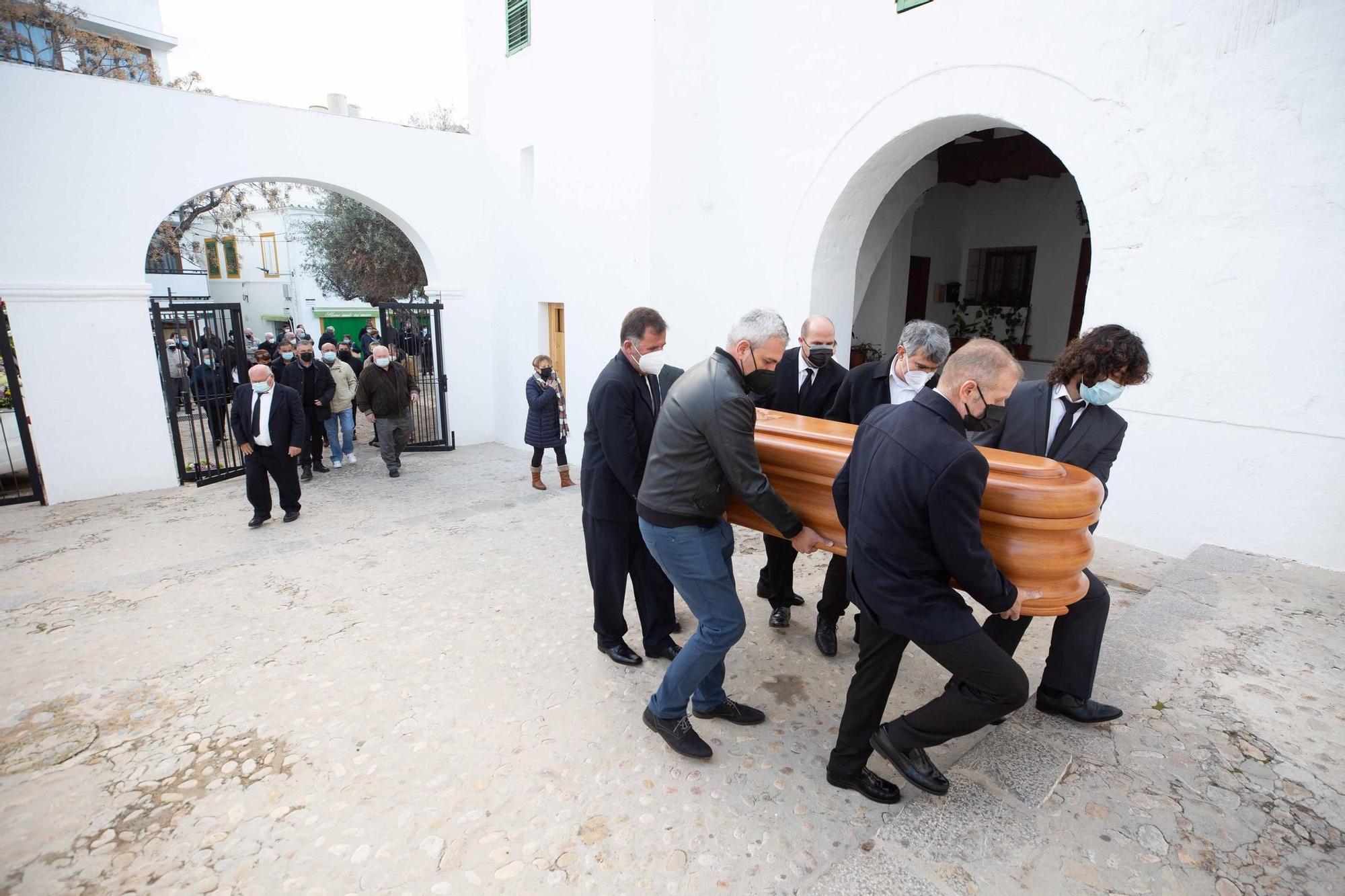 "Tristeza y rabia" en el funeral del pescador que murió en el naufragio de Ibiza