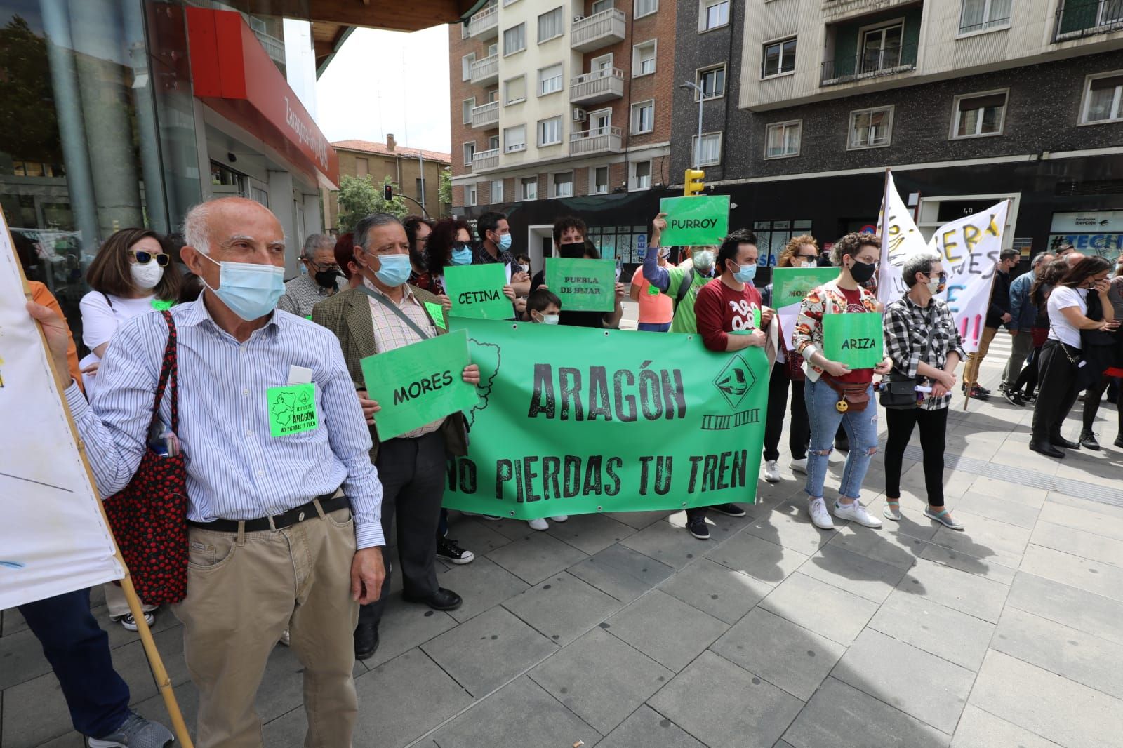 Más de 200 personas se manifiestan para pedir más paradas y frecuencias de tren