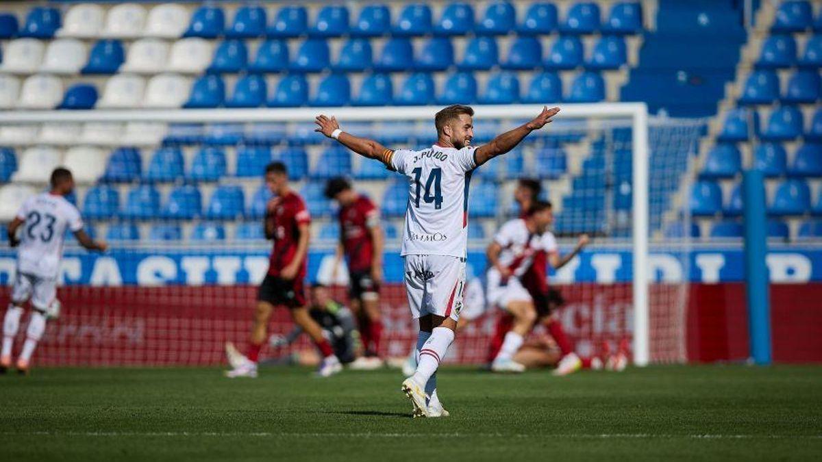 Jorge Pulido celebra el gol anotado por Sergi Enrich, que aparece en segundo término