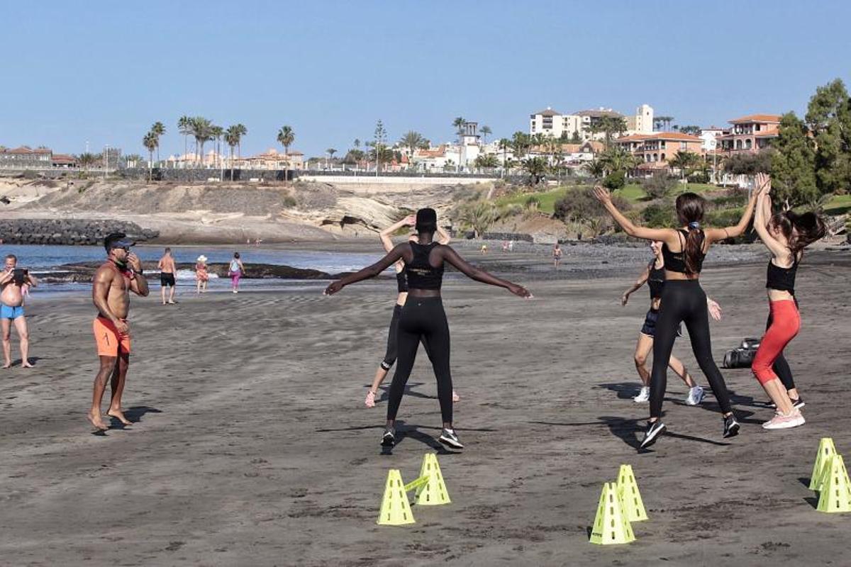 Las candidatas a Miss Universo España realizan actividades en la playa de Fañabé Las candidatas a Miss Universo España realizan actividades en la playa de Fañabé