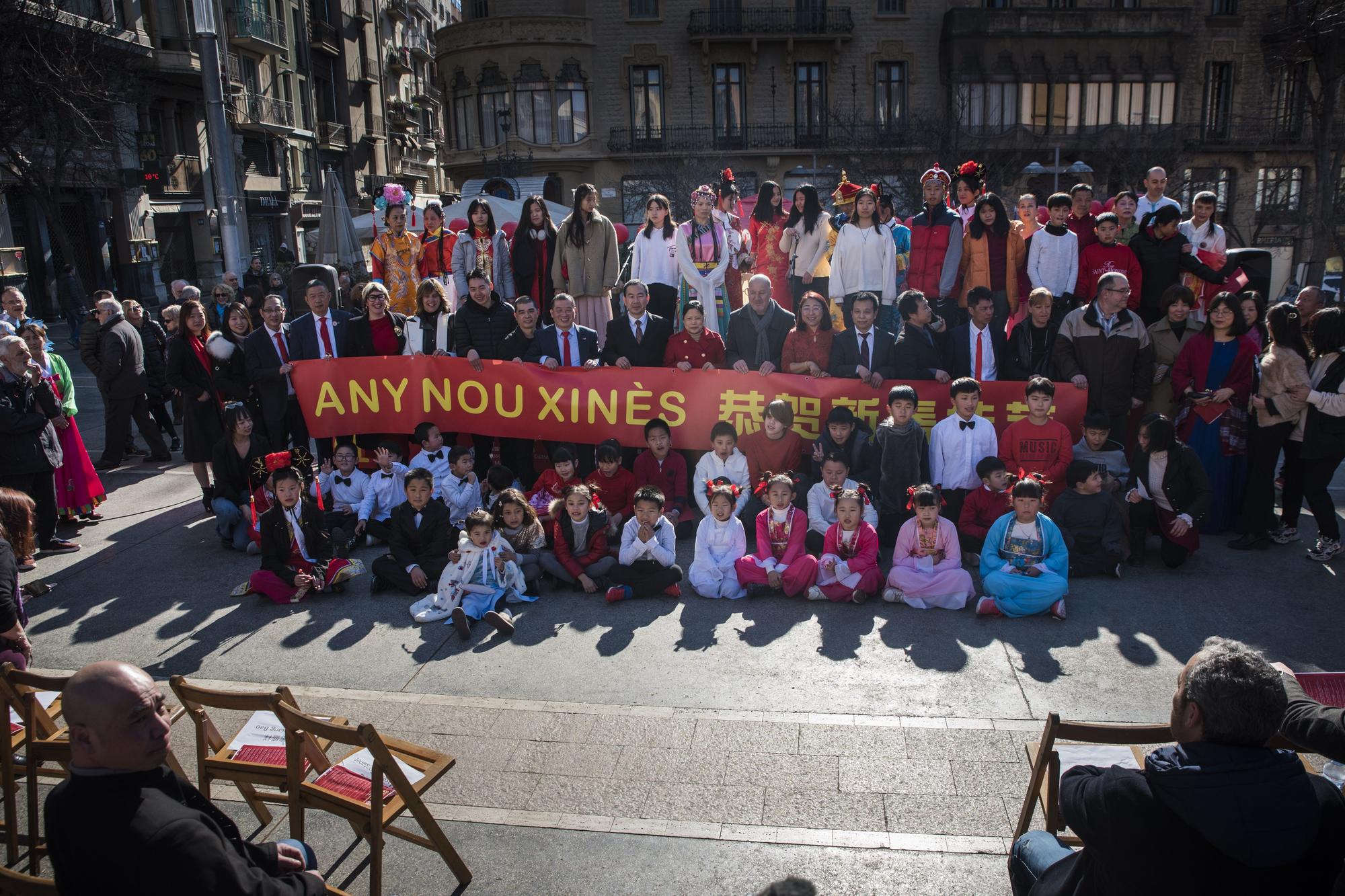 Celebració de l'Any Nou Xinès a la plaça de Sant Domènec de Manresa