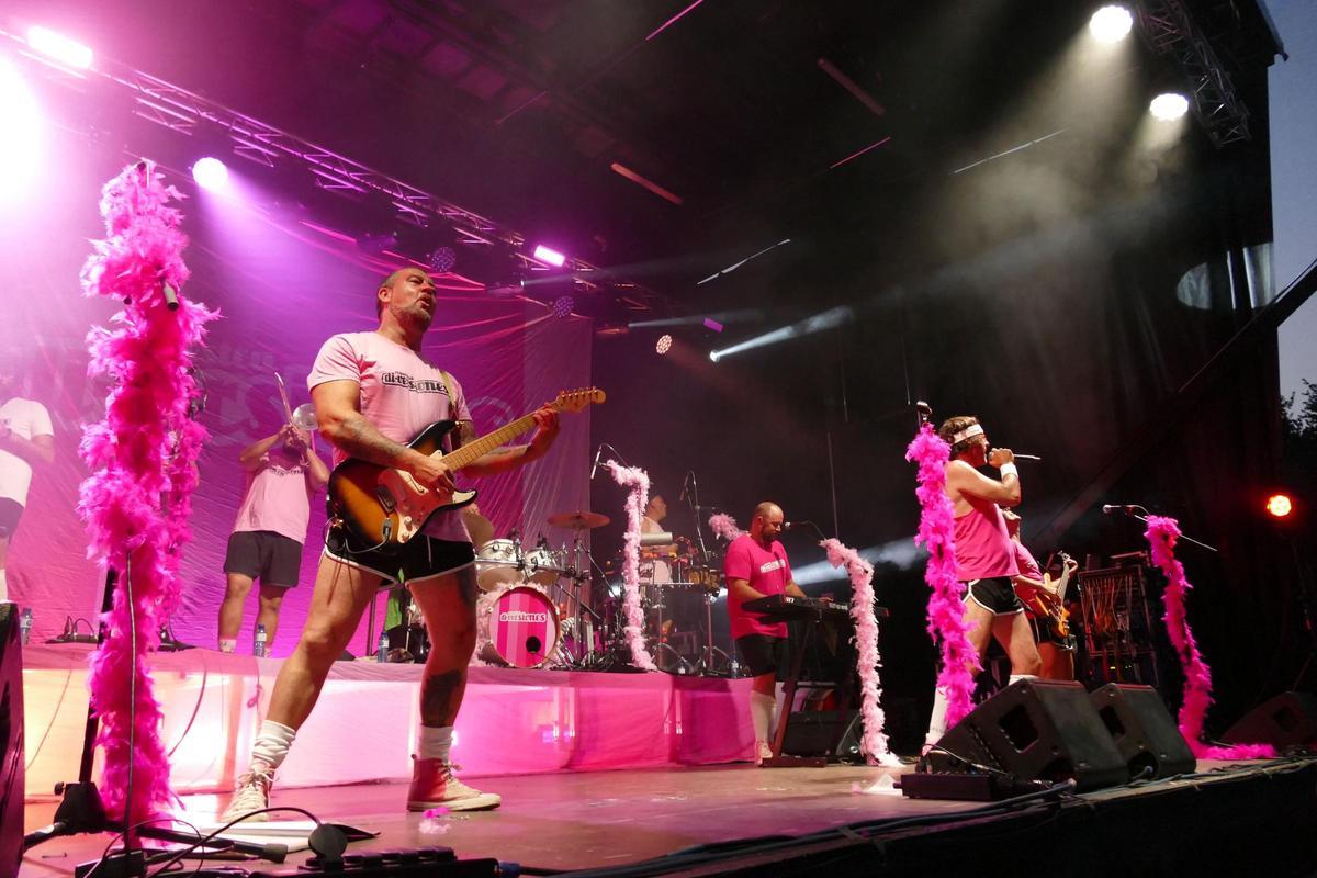 EN IMATGES | L’Orquestra Di-Versiones i Els Catarres captiven milers de persones a la tercera Bertranada Fest