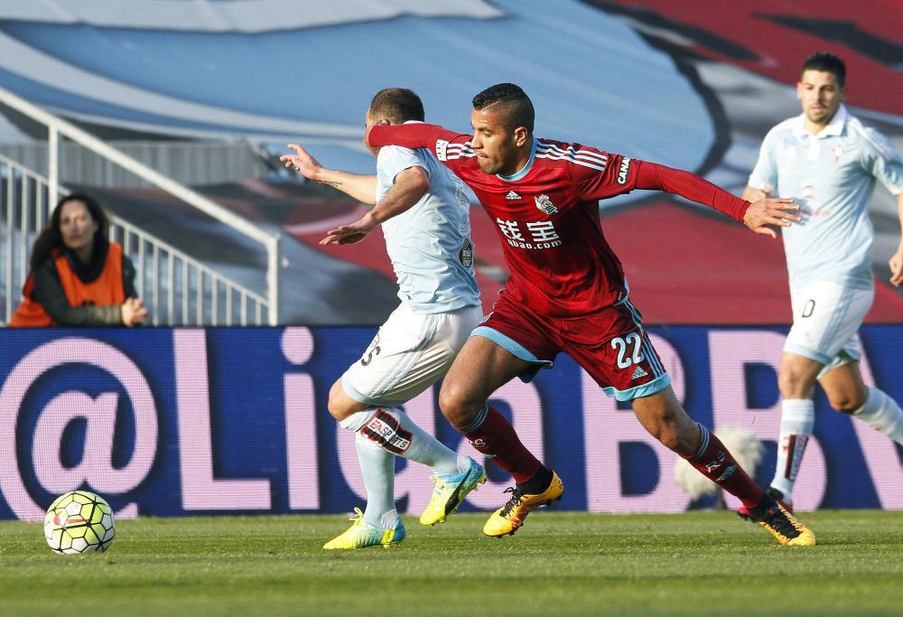 Un golazo del de Moaña le da la victoria al Celta en Balaídos en un igualado partido contra la Real Sociedad. // EFE