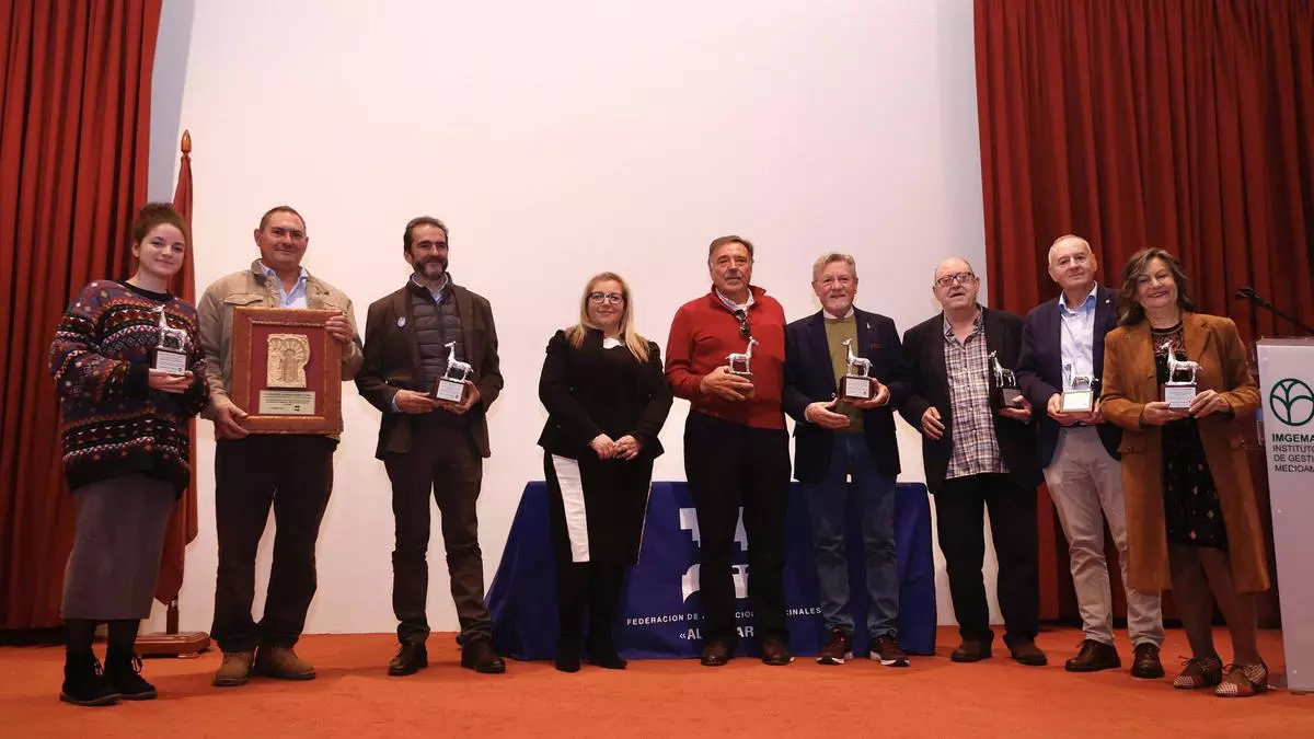 Los vecinos de Córdoba premian la "solidaridad y el cariño" de los veteranos con los Cervatillo de Plata 2025