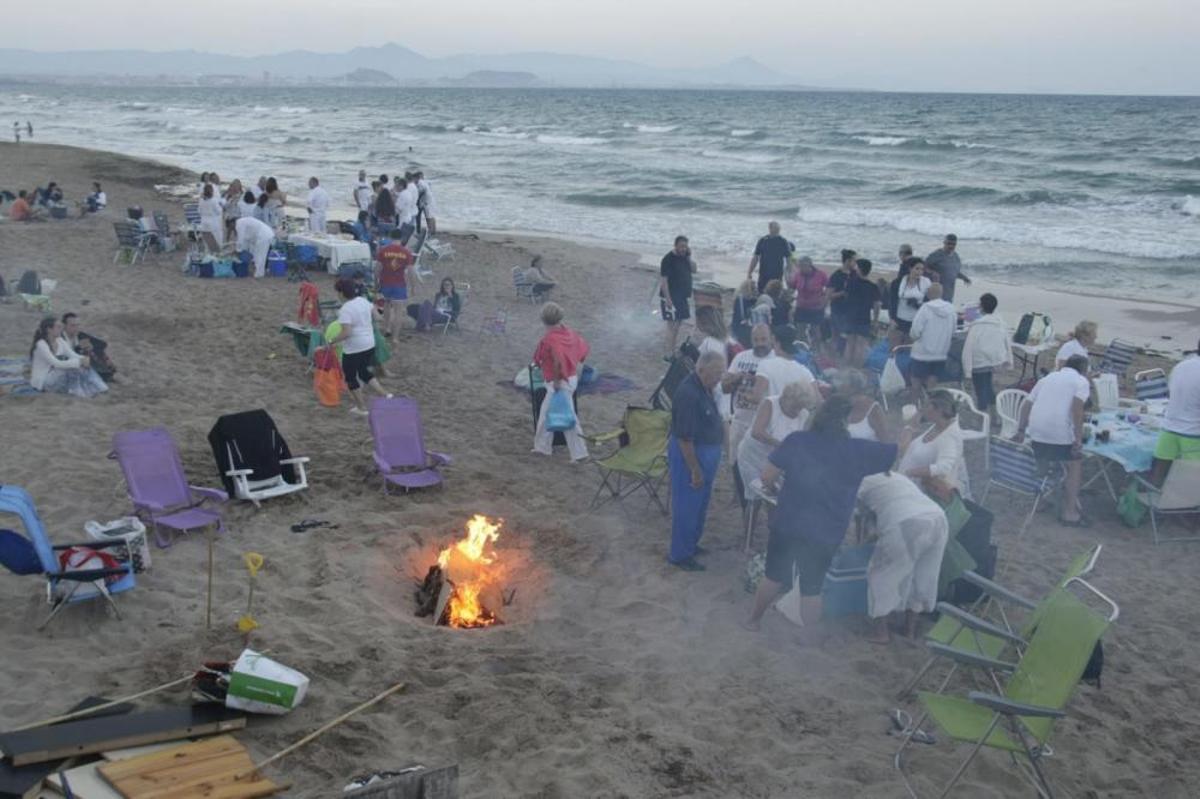 Elche prohíbe celebrar la noche de San Juan en las playas