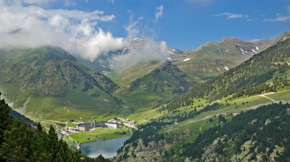 Panoràmica de la vall de Núria. L’estació de muntanya mantindrà la seva excepcionalitat dins del parc natural.