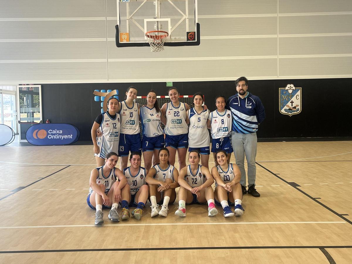 Las chicas del Eset Ontinet que se juegan el liderato el próximo domingo.