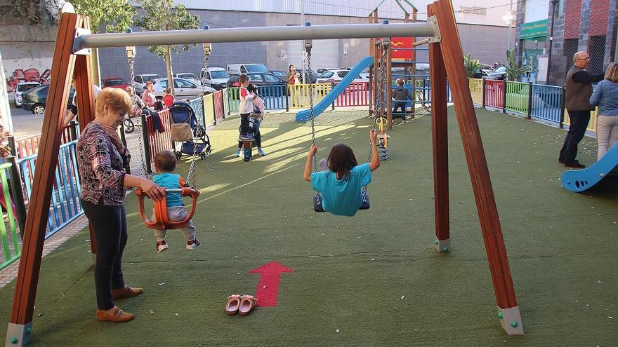 Málaga amplía y mejora el parque infantil de las antiguas cocheras de la EMT en Pedregalejo
