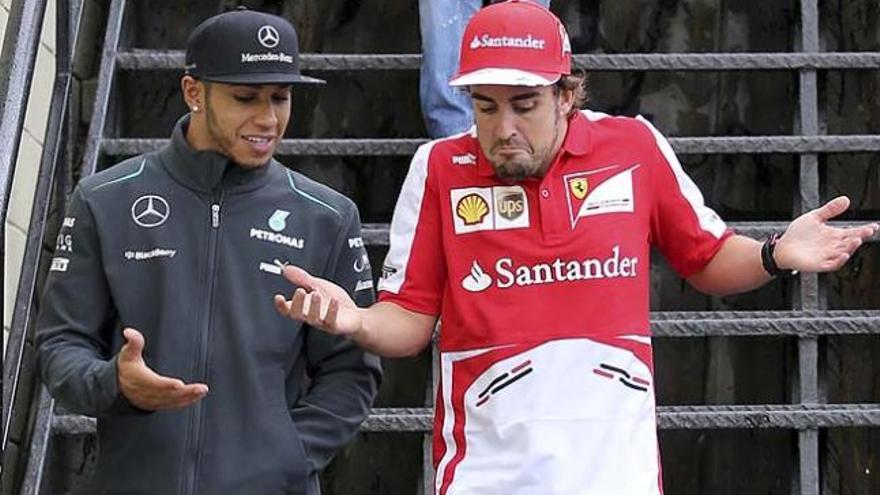 Alonso, con Hamilton.