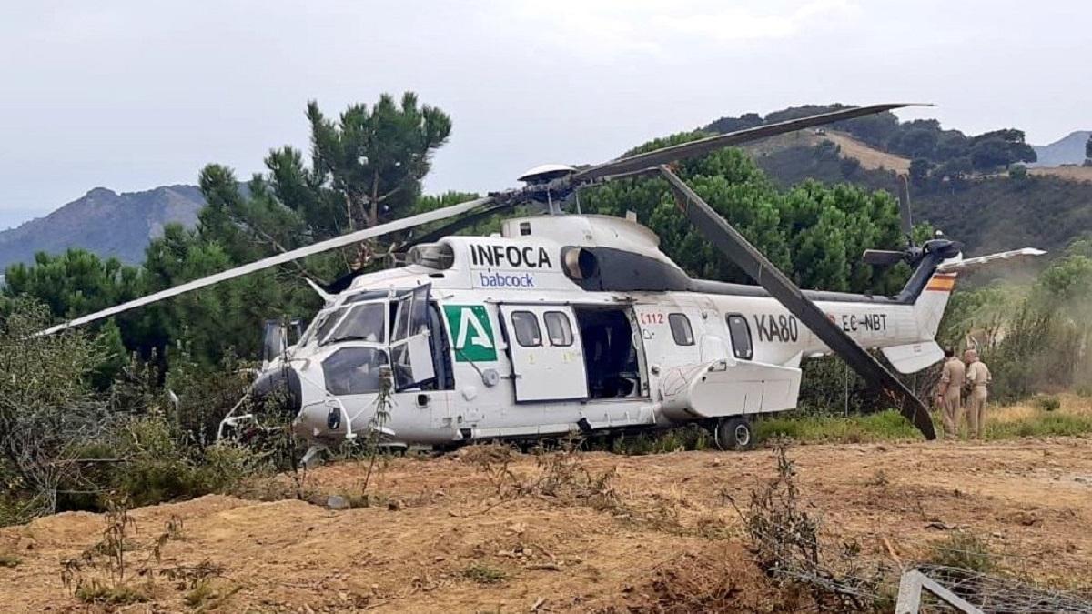 El helicóptero del Infoca accidentado este lunes.