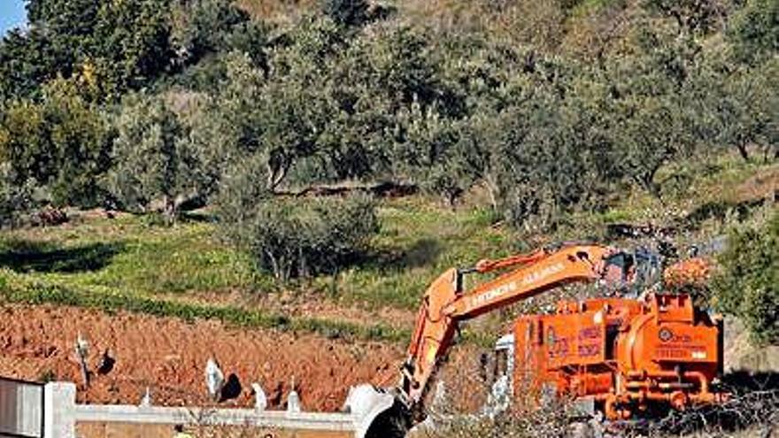 Tasques de rescat a la zona del pou on va caure el nen