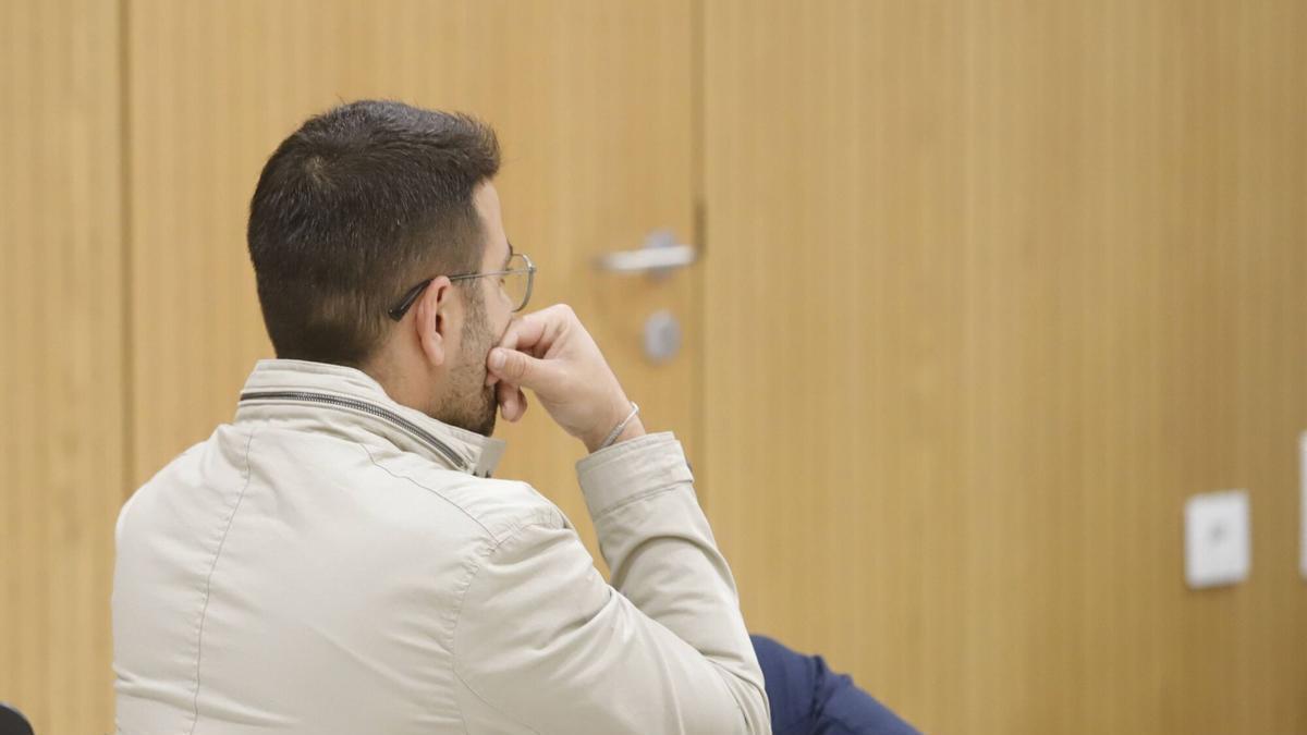 Aplazado el juicio al hijo del alcalde de Hinojosa del Duque por compra ...