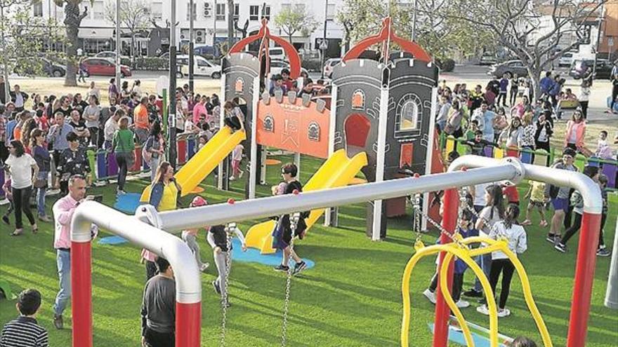 La plaza de la Nora estrena un parque infantil más moderno