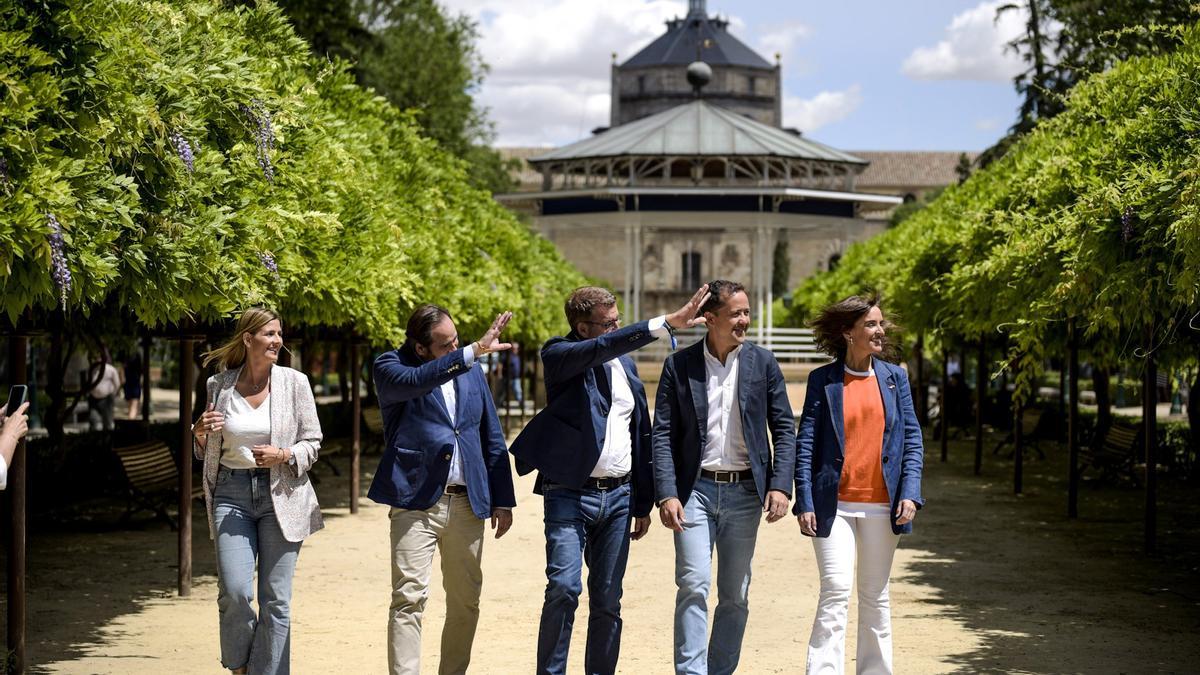 Alberto Núñez Feijóo arropa a Carlos Velázquez y a Francisco Núñez en la apertura de campaña electoral en Toledo