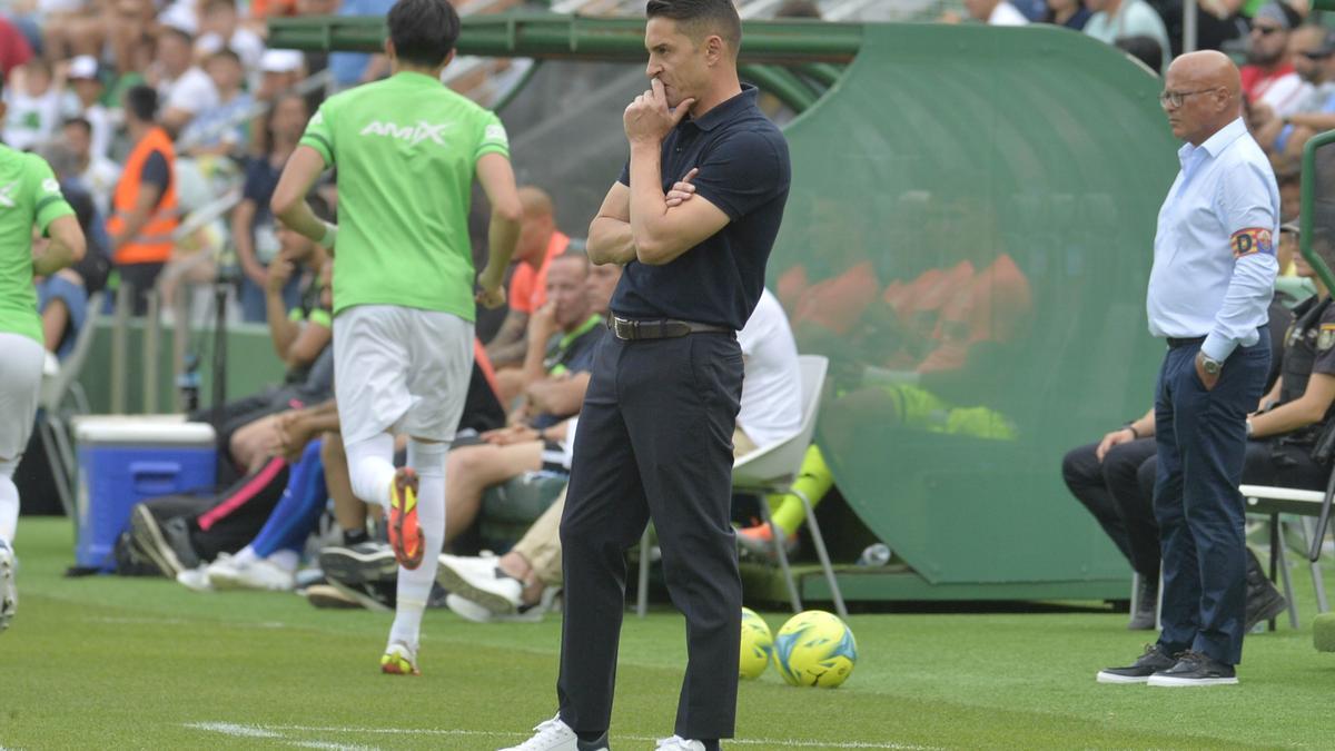 Francisco, pensativo, durante el partido contra el Getafe